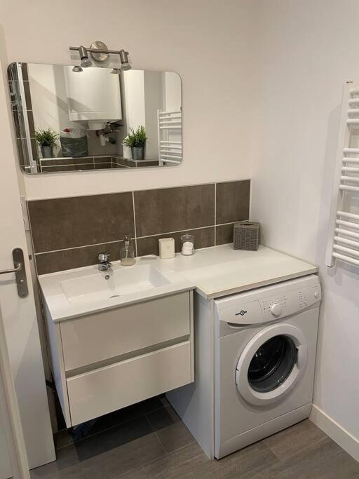 Appartement 600m Gare Et 400m Gem: Lit Double, Wifi Fibre *
